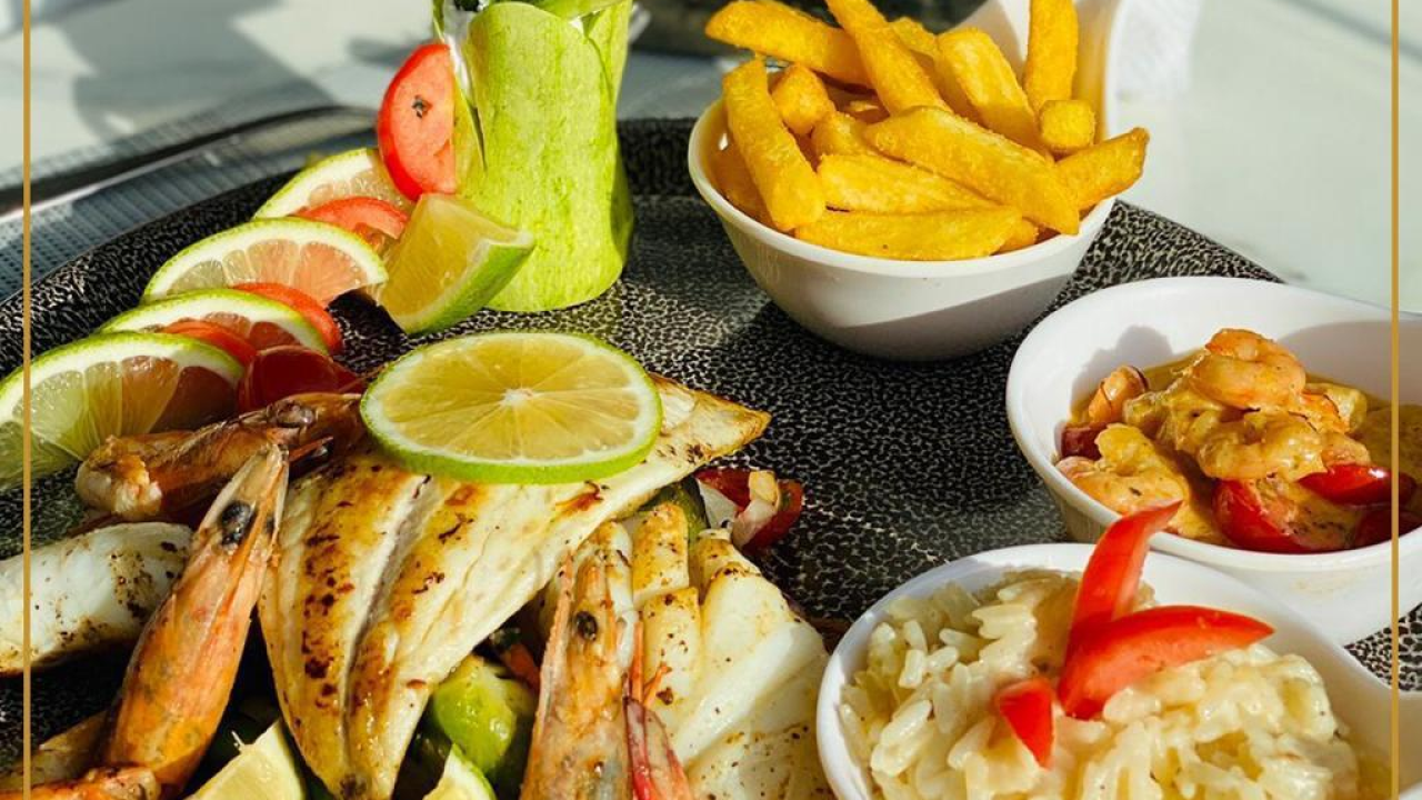 MARTINEZ RESTO LOUNGE